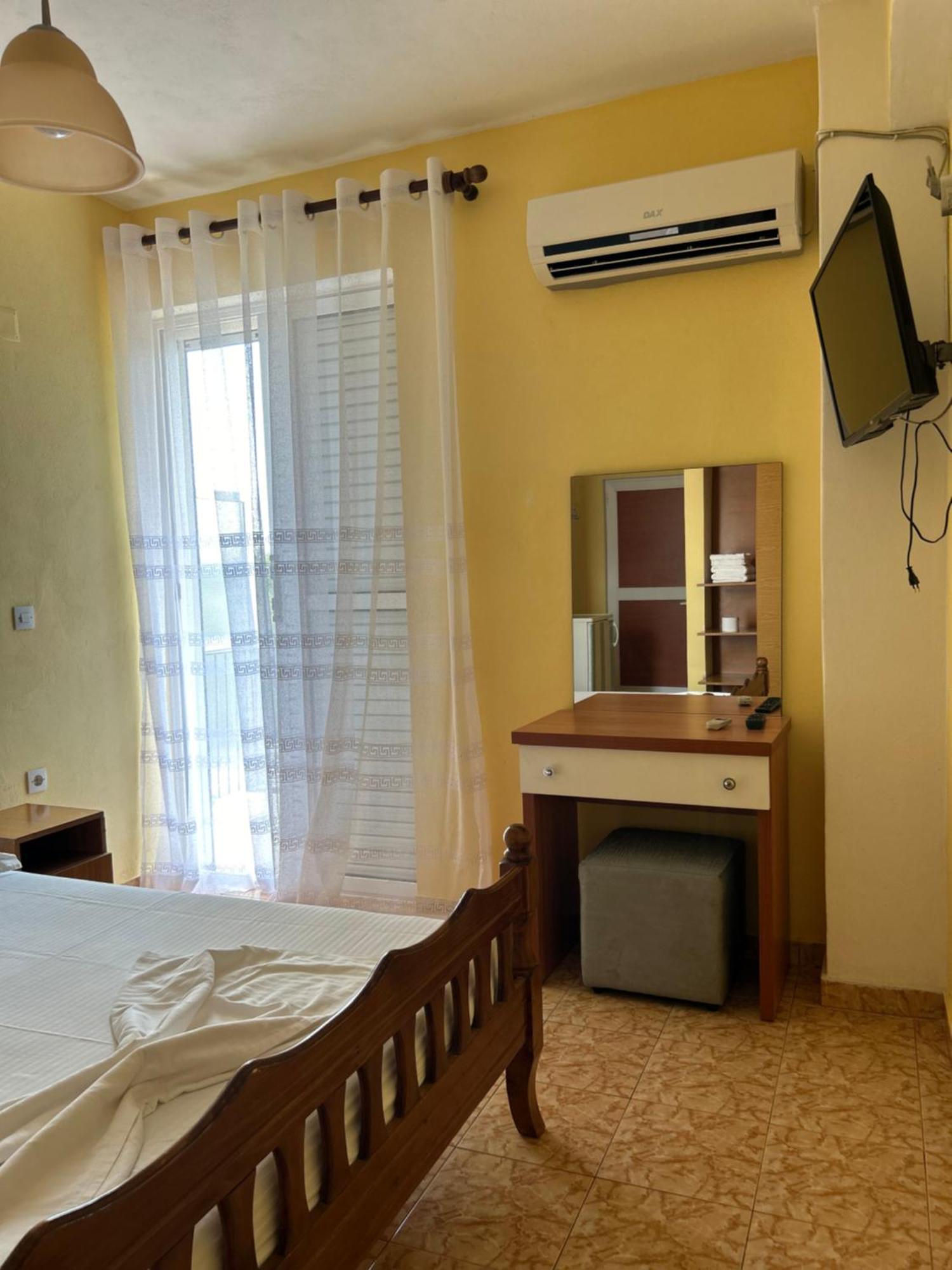 Areti Rooms Hotel Химар Екстериор снимка