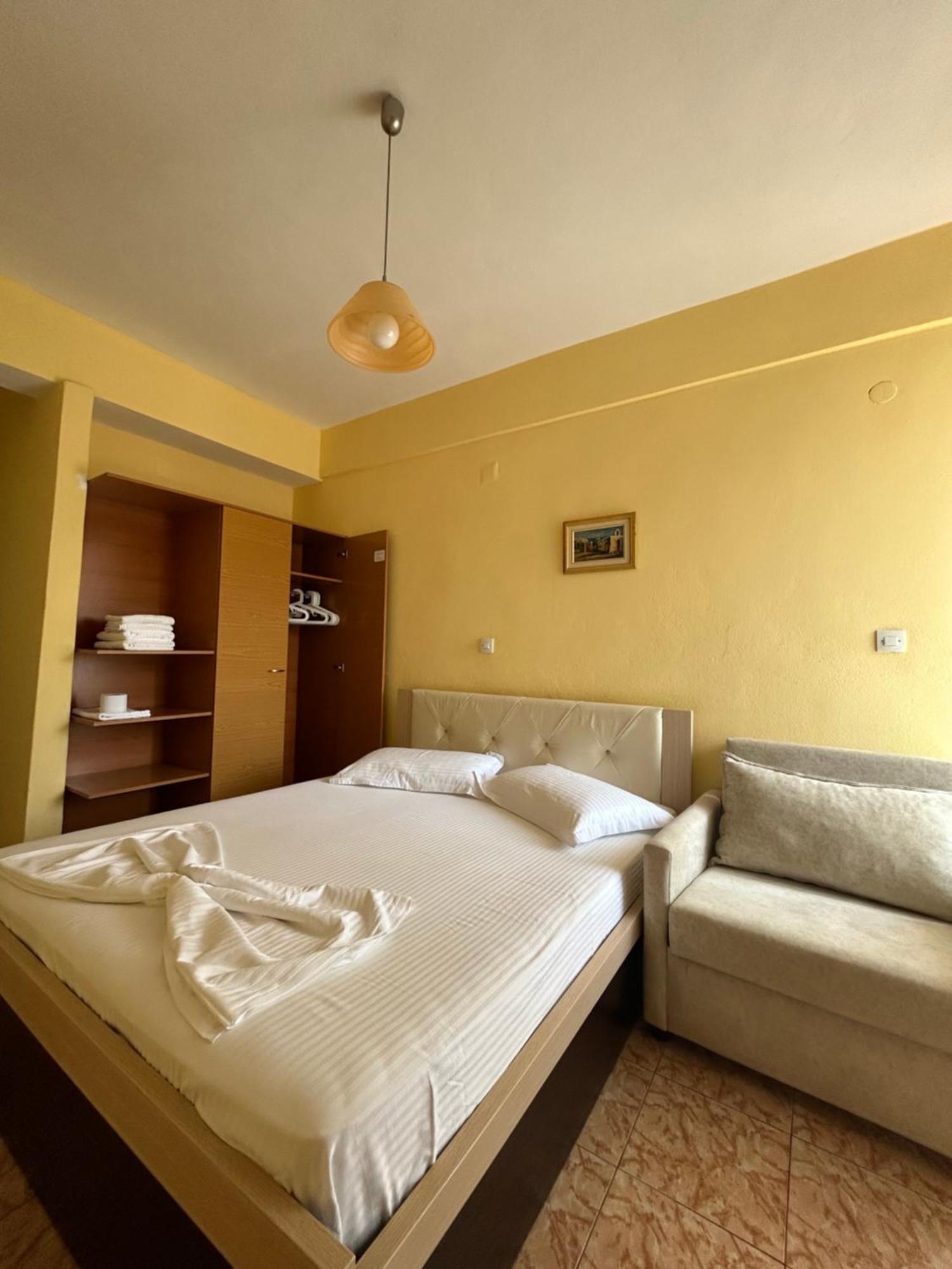 Areti Rooms Hotel Химар Екстериор снимка