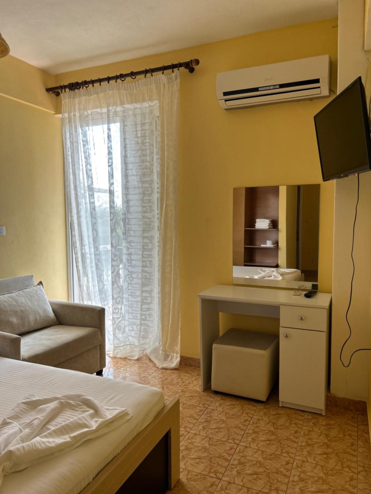 Areti Rooms Hotel Химар Екстериор снимка