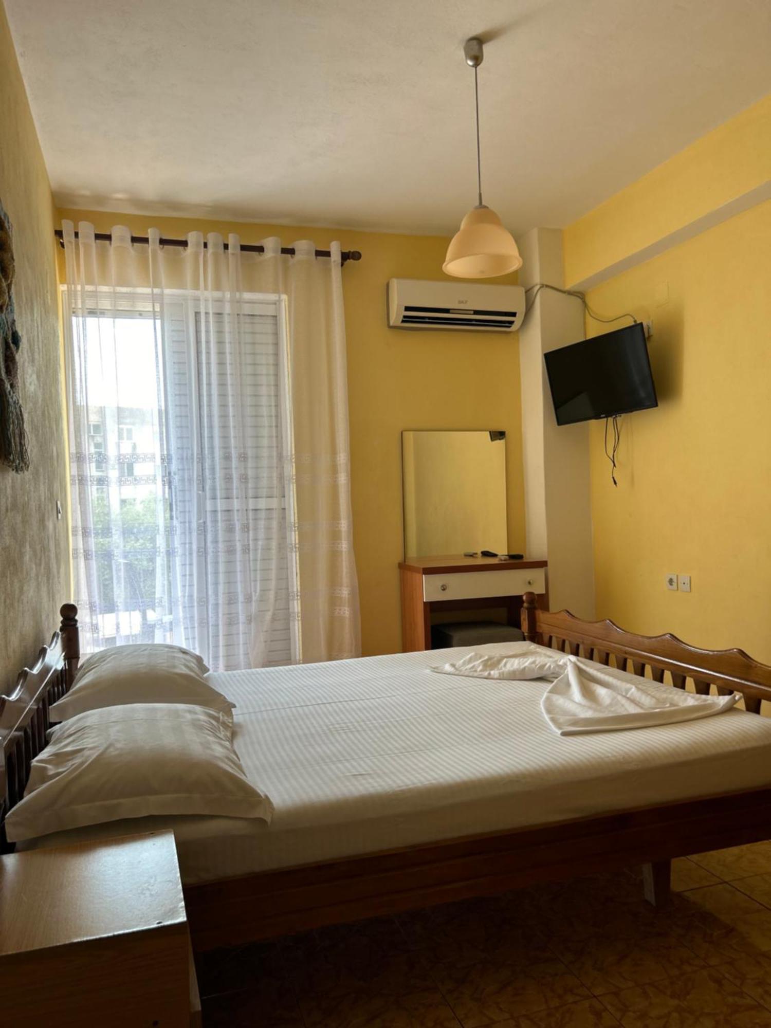 Areti Rooms Hotel Химар Екстериор снимка